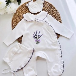 Lavanta Nakışlı %100 Pamuk Eldiven ve Şapkalı Çıtçıtlı Patikli 3lü Set Yeni Doğan Kız Bebek Tulum