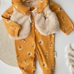 Peluş Yelekli Çiçek Desenli Fitilli Esnek Kumaş Çıtçıtlı Patikli 2li Set Kız Bebek Tulum